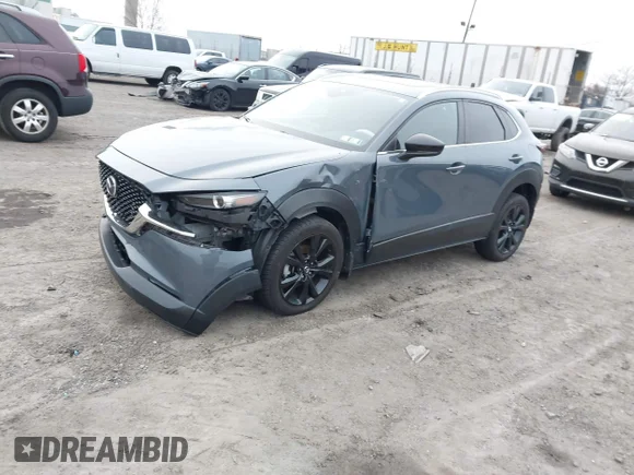 ✅ 2023 Mazda CX-30 S Carbon Edition • VIN: 3MVDMBCM3PM543963 • Лот: 44011952. Опубліковано раніше на IAAI з пробігом 54 219 миль. Безкоштовний доступ до архіву аукціонних продажів зі США та докладний звіт про історію автомобіля на DreamBid. Зображення 2.