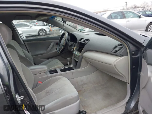 ✅ 2007 Toyota Camry LE • VIN: 4T1BE46K77U009111 • Lot: 44157779. Wystawiony na IAAI z przebiegiem 237 400 mil. Bezpłatny archiwum sprzedaży aukcyjnych z USA i szczegółowy raport historii pojazdu na DreamBid. Zdjęcie 5.