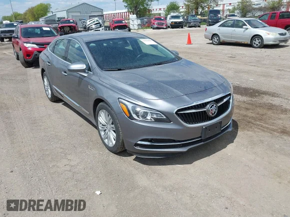 ✅ 2019 Buick LaCrosse Essence • VIN: 1G4ZP5SZ3KU100807 • Lot: 44964080. Wystawiony na IAAI z przebiegiem 96 351 mil. Bezpłatny archiwum sprzedaży aukcyjnych z USA i szczegółowy raport historii pojazdu na DreamBid. Zdjęcie 1.
