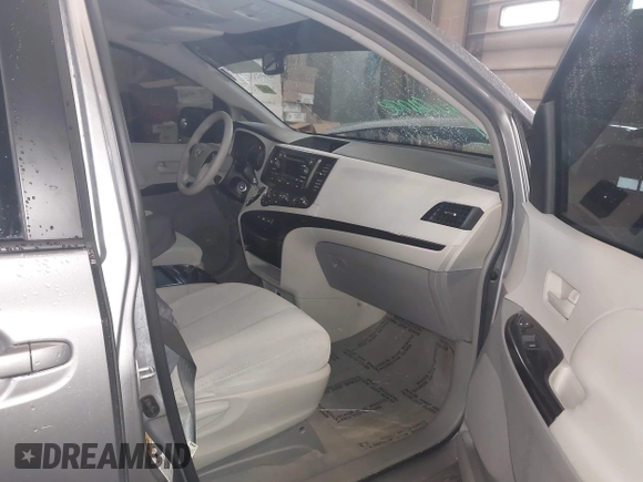 ✅ 2011 Toyota Sienna LE • VIN: 5TDKK3DC9BS041932 • Lot: 44579473. Wystawiony na IAAI z przebiegiem 236 024 mil. Bezpłatny archiwum sprzedaży aukcyjnych z USA i szczegółowy raport historii pojazdu na DreamBid. Zdjęcie 5.