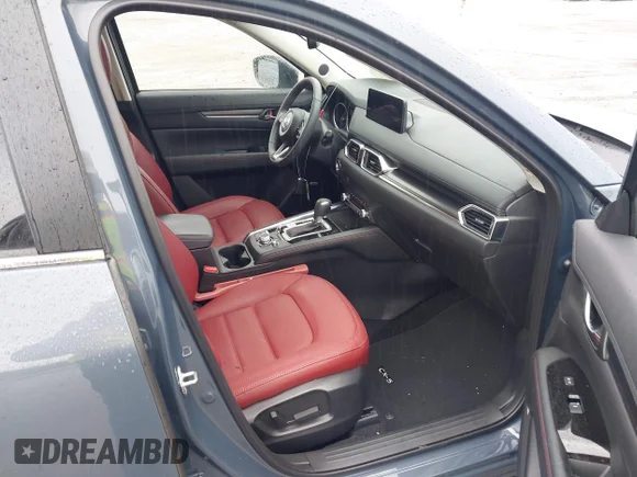 ✅ 2025 Mazda CX-5 S Carbon Edition • VIN: JM3KFBCM2S0669530 • Lot: 44898029. Wystawiony na IAAI z przebiegiem 7 139 mil. Bezpłatny archiwum sprzedaży aukcyjnych z USA i szczegółowy raport historii pojazdu na DreamBid. Zdjęcie 5.