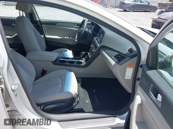 ✅ 2016 Hyundai Sonata SE • VIN: KMHE24L18GA028804 • Lot: 45312988. Wystawiony na IAAI z przebiegiem 68 937 mil. Bezpłatny archiwum sprzedaży aukcyjnych z USA i szczegółowy raport historii pojazdu na DreamBid. Zdjęcie 5.