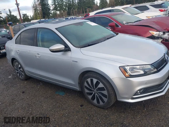 ✅ 2016 Volkswagen Jetta Hybrid SEL Premium • VIN: 3VW637AJ5GM269486 • Lot: 43964832. Wystawiony na IAAI z przebiegiem Nie podano. Bezpłatny archiwum sprzedaży aukcyjnych z USA i szczegółowy raport historii pojazdu na DreamBid. Zdjęcie 1.