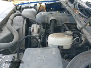 ✅ 2003 GMC Sierra 1500HD SLE • VIN: 1GTGC13UX3F195598 • Lot: 42284322. Listed on IAAI with Not provided. Free auction sales archive from the USA and detailed vehicle history report at DreamBid. Image 12.