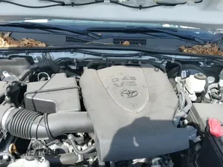 ✅ 2023 Toyota Tacoma SR • VIN: 3TYRZ5CN4PT028638 • Lot: 41452449. Wystawiony na IAAI z przebiegiem 33 468 mil. Bezpłatny archiwum sprzedaży aukcyjnych z USA i szczegółowy raport historii pojazdu na DreamBid. Zdjęcie 20.