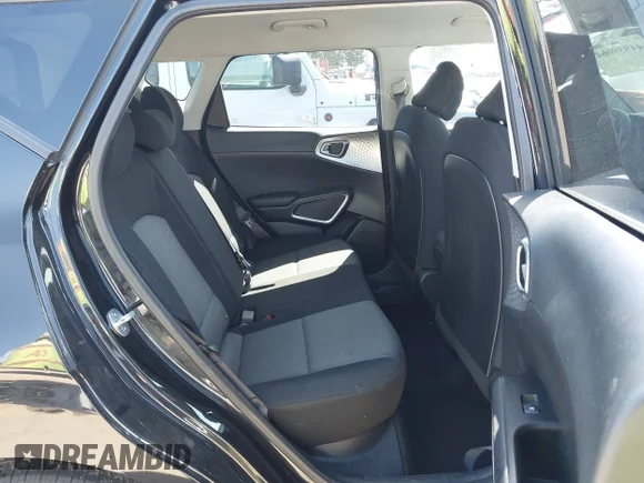 ✅ 2023 Kia Soul LX • VIN: KNDJ23AU1P7869371 • Lot: 44939064. Wystawiony na IAAI z przebiegiem 47 556 mil. Bezpłatny archiwum sprzedaży aukcyjnych z USA i szczegółowy raport historii pojazdu na DreamBid. Zdjęcie 8.