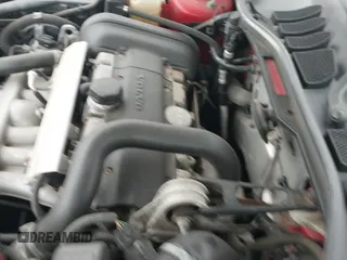 ✅ 1999 Volvo C70 • VIN: YV1NC56D1XJ002455 • Lot: 43270750. Wystawiony na IAAI z przebiegiem 93 591 mil. Bezpłatny archiwum sprzedaży aukcyjnych z USA i szczegółowy raport historii pojazdu na DreamBid. Zdjęcie 20.