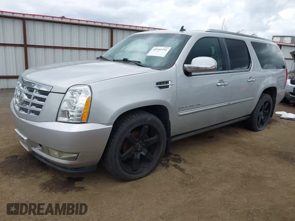 ✅ 2011 Cadillac Escalade ESV Premium • VIN: 1GYS4JEF9BR111655 • Lot: 45143751. Wystawiony na IAAI z przebiegiem 210 157 mil. Bezpłatny archiwum sprzedaży aukcyjnych z USA i szczegółowy raport historii pojazdu na DreamBid. Zdjęcie 17.