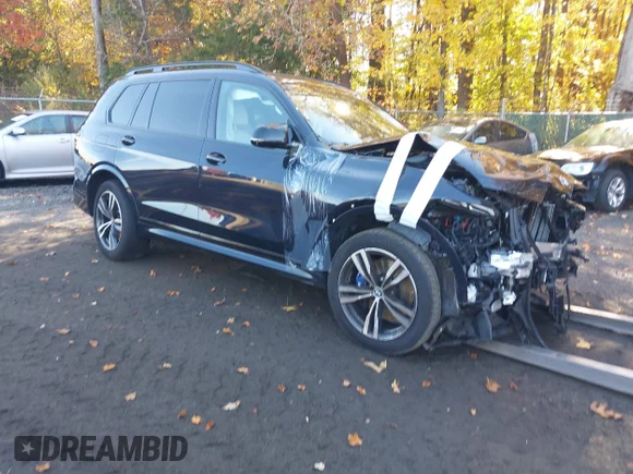 ✅ 2025 BMW X7 M60i • VIN: 5UX33EM04S9W68246 • Lot: 43600664. Wystawiony na IAAI z przebiegiem 9 200 mil. Bezpłatny archiwum sprzedaży aukcyjnych z USA i szczegółowy raport historii pojazdu na DreamBid. Zdjęcie 1.