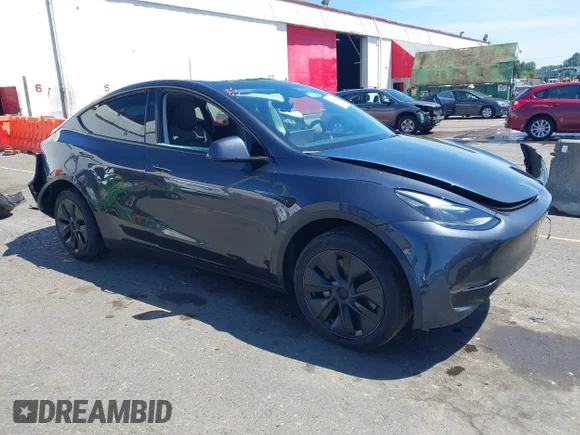 ✅ 2025 Tesla Model Y Long Range • VIN: 7SAYGDEE2SA355525 • Lot: 45134438. Wystawiony na IAAI z przebiegiem 25 966 mil. Bezpłatny archiwum sprzedaży aukcyjnych z USA i szczegółowy raport historii pojazdu na DreamBid. Zdjęcie 1.