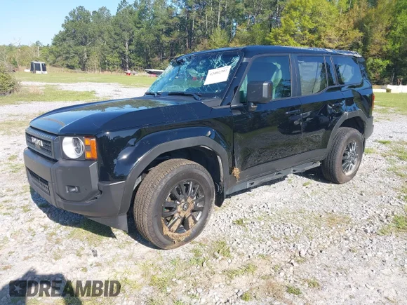 ✅ 2024 Toyota Land Cruiser • VIN: JTEABFAJ2RK013130 • Lot: 42002397. Wystawiony na IAAI z przebiegiem 19 749 mil. Bezpłatny archiwum sprzedaży aukcyjnych z USA i szczegółowy raport historii pojazdu na DreamBid. Zdjęcie 2.