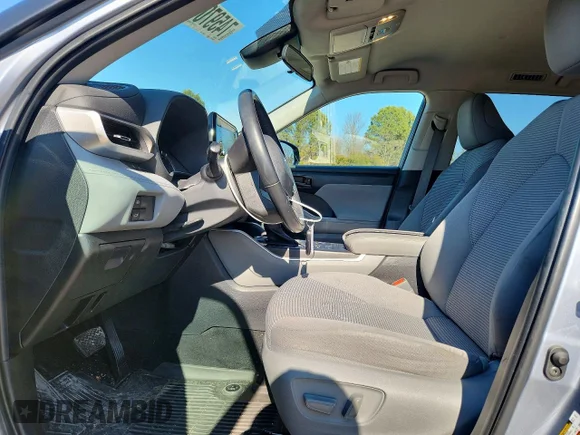 ✅ 2022 Toyota Highlander LE • VIN: 5TDBZRBH0NS247514 • Lot: 74597055. Listed on Copart with 68,079 mi. Free auction sales archive from the USA and detailed vehicle history report at DreamBid. Image 7.