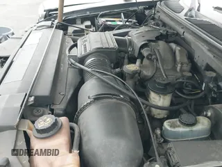 ✅ 2002 Lincoln Navigator • VIN: 5LMEU27R82LJ17667 • Lot: 42853155. Wystawiony na IAAI z przebiegiem 163 416 mil. Bezpłatny archiwum sprzedaży aukcyjnych z USA i szczegółowy raport historii pojazdu na DreamBid. Zdjęcie 13.