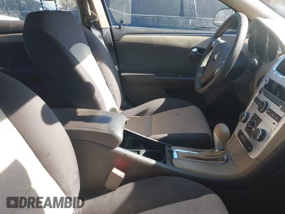 ✅ 2010 Chevrolet Malibu 1LS • VIN: 1G1ZB5EB0AF313503 • Lot: 44172066. Wystawiony na IAAI z przebiegiem 49 312 mil. Bezpłatny archiwum sprzedaży aukcyjnych z USA i szczegółowy raport historii pojazdu na DreamBid. Zdjęcie 5.