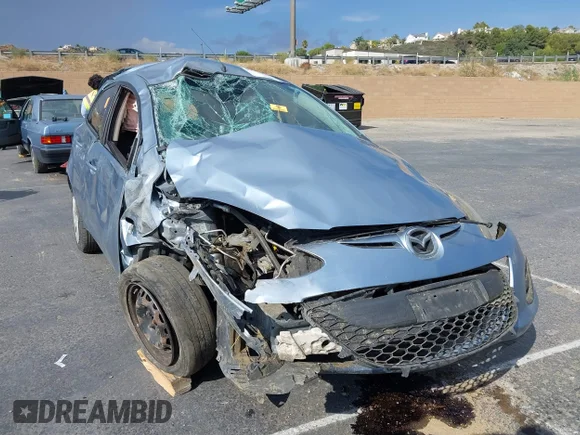 ✅ 2013 Mazda 2 Sport • VIN: JM1DE1KZ4D0163423 • Лот: 40404598. Опубліковано раніше на IAAI з пробігом Не вказано. Безкоштовний доступ до архіву аукціонних продажів зі США та докладний звіт про історію автомобіля на DreamBid. Зображення 6.