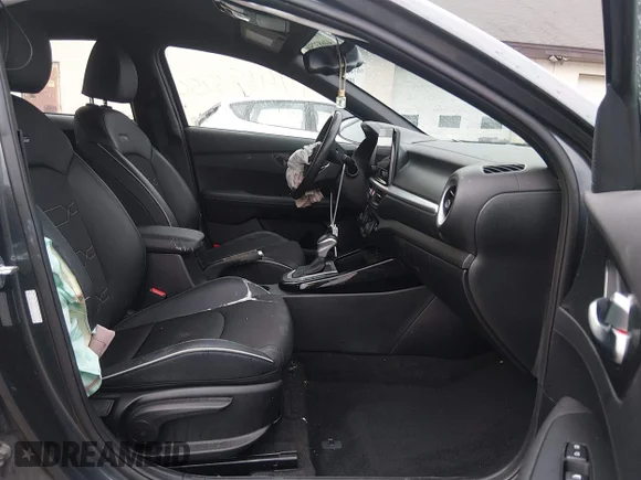✅ 2023 Kia Forte GT-Line • VIN: 3KPF54AD5PE562353 • Lot: 44683750. Wystawiony na IAAI z przebiegiem 61 287 mil. Bezpłatny archiwum sprzedaży aukcyjnych z USA i szczegółowy raport historii pojazdu na DreamBid. Zdjęcie 5.