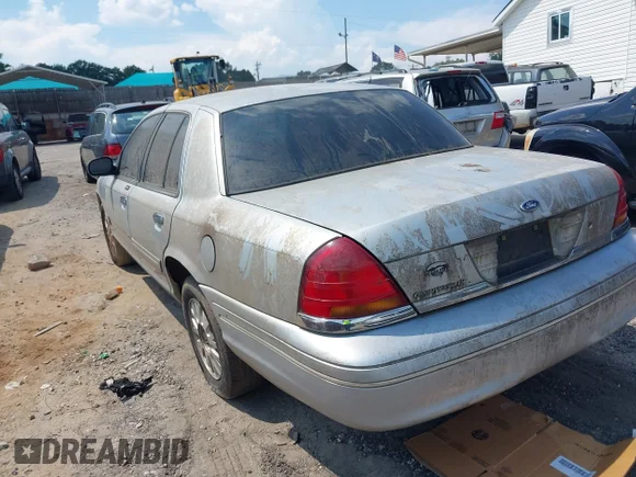 ✅ 2003 Ford Crown Victoria LX • VIN: 2FAFP74W53X104279 • Lot: 42692951. Wystawiony na IAAI z przebiegiem 212 452 mil. Bezpłatny archiwum sprzedaży aukcyjnych z USA i szczegółowy raport historii pojazdu na DreamBid. Zdjęcie 3.