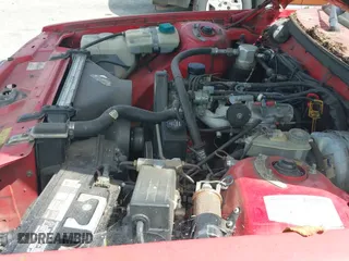 ✅ 1993 Volvo 240 • VIN: YV1AS8804P1484173 • Lot: 42631134. Wystawiony na IAAI z przebiegiem 118 698 mil. Bezpłatny archiwum sprzedaży aukcyjnych z USA i szczegółowy raport historii pojazdu na DreamBid. Zdjęcie 12.