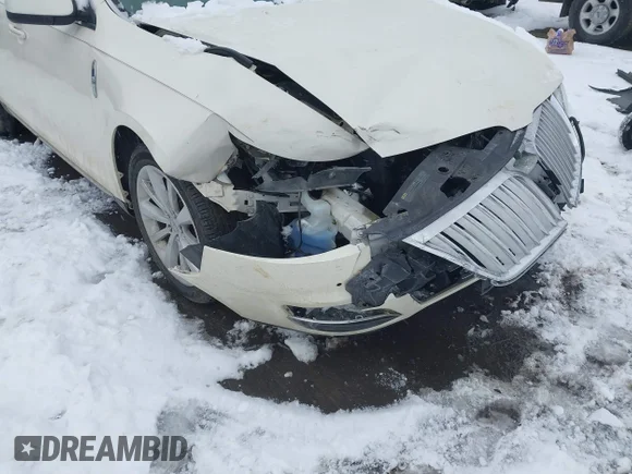 ✅ 2009 Lincoln MKS • VIN: 1LNHM93R29G608673 • Lot: 41569392. Wystawiony na IAAI z przebiegiem 140 184 mil. Bezpłatny archiwum sprzedaży aukcyjnych z USA i szczegółowy raport historii pojazdu na DreamBid. Zdjęcie 6.
