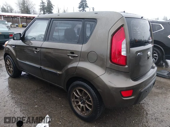 ✅ 2013 Kia Soul • VIN: KNDJT2A59D7556077 • Lot: 44590820. Wystawiony na IAAI z przebiegiem 229 284 mil. Bezpłatny archiwum sprzedaży aukcyjnych z USA i szczegółowy raport historii pojazdu na DreamBid. Zdjęcie 3.