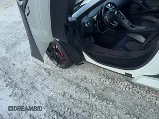 ✅ 2014 McLaren MP4-12C • VIN: SBM11BAA4EW003094 • Lot: 60408625. Wystawiony na Copart z przebiegiem 23 451 mil. Bezpłatny archiwum sprzedaży aukcyjnych z USA i szczegółowy raport historii pojazdu na DreamBid. Zdjęcie 11.