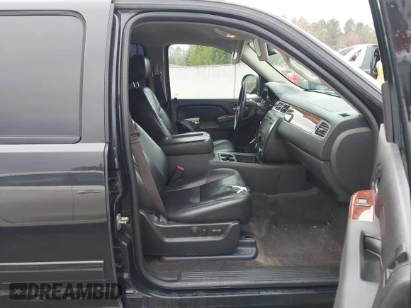 ✅ 2013 GMC Yukon SLT • VIN: 1GKS1CE05DR110483 • Lot: 44092698. Wystawiony na IAAI z przebiegiem 310 836 mil. Bezpłatny archiwum sprzedaży aukcyjnych z USA i szczegółowy raport historii pojazdu na DreamBid. Zdjęcie 5.