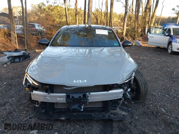 ✅ 2025 Kia K5 GT-Line • VIN: KNAG64J77S5352558 • Lot: 43993372. Wystawiony na IAAI z przebiegiem 18 301 mil. Bezpłatny archiwum sprzedaży aukcyjnych z USA i szczegółowy raport historii pojazdu na DreamBid. Zdjęcie 6.