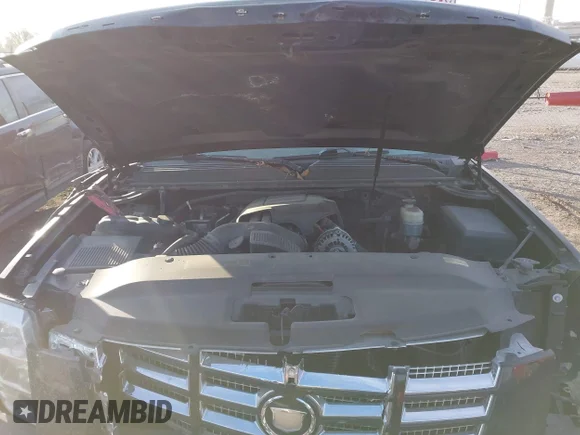 ✅ 2011 Cadillac Escalade Luxury • VIN: 1GYS4BEF7BR122885 • Lot: 44228799. Wystawiony na IAAI z przebiegiem 289 466 mil. Bezpłatny archiwum sprzedaży aukcyjnych z USA i szczegółowy raport historii pojazdu na DreamBid. Zdjęcie 10.