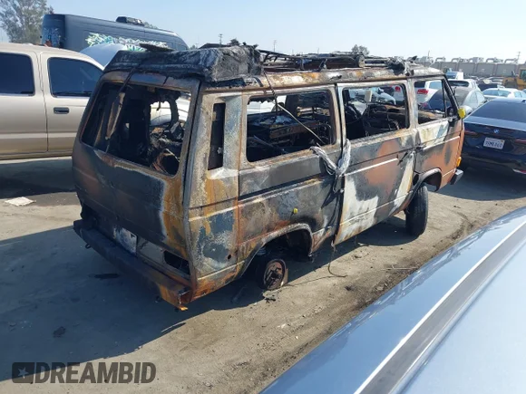 ✅ 1984 Volkswagen Vanagon • VIN: WV2ZB0256EH121846 • Lot: 43622375. Wystawiony na IAAI z przebiegiem Nie podano. Bezpłatny archiwum sprzedaży aukcyjnych z USA i szczegółowy raport historii pojazdu na DreamBid. Zdjęcie 4.