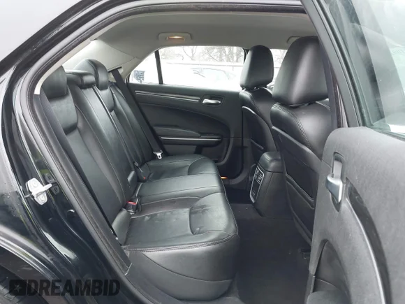 ✅ 2019 Chrysler 300 Touring • VIN: 2C3CCAAG1KH542524 • Lot: 41091359. Wystawiony na IAAI z przebiegiem 74 559 mil. Bezpłatny archiwum sprzedaży aukcyjnych z USA i szczegółowy raport historii pojazdu na DreamBid. Zdjęcie 8.