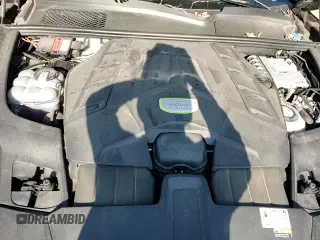 ✅ 2023 Porsche Cayenne Turbo S E-Hybrid • VIN: WP1BH2AY9PDA37079 • Lot: 67779955. Wystawiony na Copart z przebiegiem 11 727 mil. Bezpłatny archiwum sprzedaży aukcyjnych z USA i szczegółowy raport historii pojazdu na DreamBid. Zdjęcie 13.