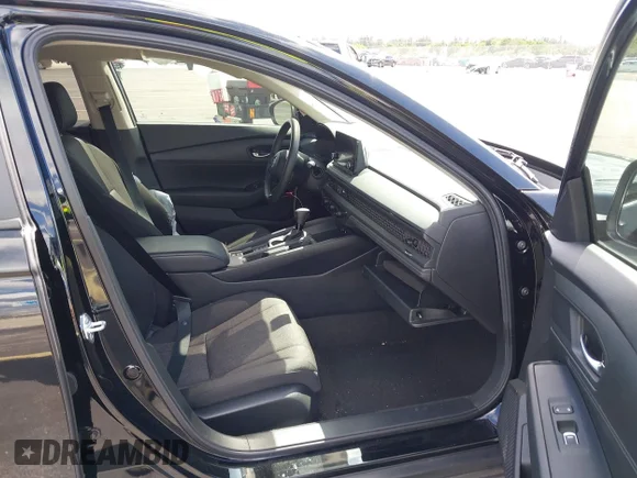 ✅ 2025 Honda Accord LX • VIN: 1HGCY1F24SA009268 • Lot: 44662637. Listed on IAAI with 22,947 mi. Free auction sales archive from the USA and detailed vehicle history report at DreamBid. Image 5.