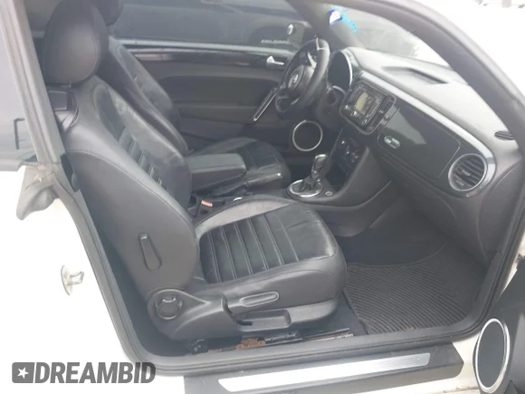 ✅ 2012 Volkswagen Beetle • VIN: 3VWV87AT8CM627849 • Лот: 45125933. Опубліковано раніше на IAAI з пробігом 107 599 миль. Безкоштовний доступ до архіву аукціонних продажів зі США та докладний звіт про історію автомобіля на DreamBid. Зображення 5.