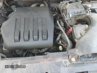 ✅ 2019 Mitsubishi Eclipse Cross ES • VIN: JA4AT3AA0KZ032766 • Lot: 69381895. Wystawiony na Copart z przebiegiem 96 035 mil. Bezpłatny archiwum sprzedaży aukcyjnych z USA i szczegółowy raport historii pojazdu na DreamBid. Zdjęcie 16.