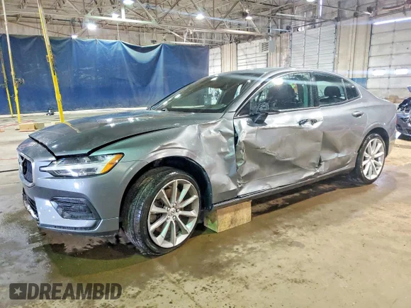 ✅ 2020 Volvo S60 Momentum • VIN: 7JRA22TK5LG043060 • Lot: 46099526. Wystawiony na Copart z przebiegiem 77 962 mil. Bezpłatny archiwum sprzedaży aukcyjnych z USA i szczegółowy raport historii pojazdu na DreamBid. Zdjęcie 1.