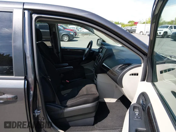 ✅ 2018 Dodge Grand Caravan SE Plus • VIN: 2C4RDGBG9JR296402 • Lot: 45083659. Wystawiony na IAAI z przebiegiem 35 900 mil. Bezpłatny archiwum sprzedaży aukcyjnych z USA i szczegółowy raport historii pojazdu na DreamBid. Zdjęcie 5.