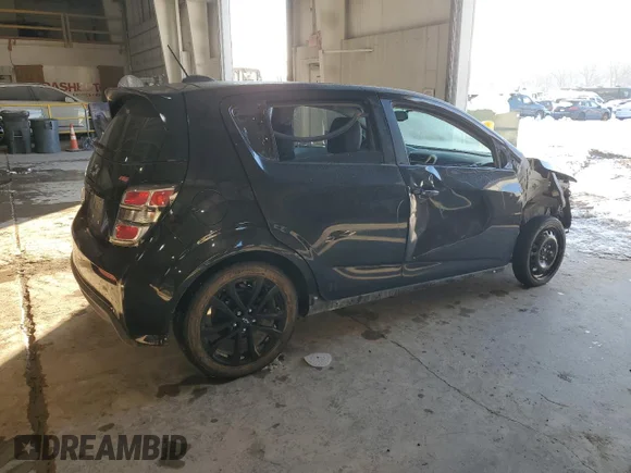✅ 2020 Chevrolet Sonic Premier • VIN: 1G1JF6SB9L4100446 • Lot: 87485154. Wystawiony na Copart z przebiegiem 84 883 mil. Bezpłatny archiwum sprzedaży aukcyjnych z USA i szczegółowy raport historii pojazdu na DreamBid. Zdjęcie 3.