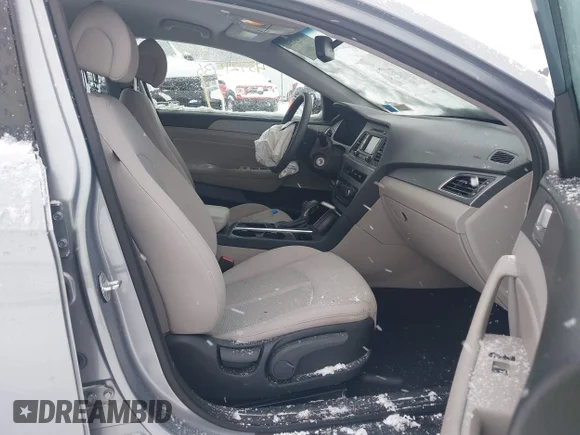 ✅ 2015 Hyundai Sonata SE • VIN: 5NPE24AF5FH217386 • Lot: 43721536. Wystawiony na IAAI z przebiegiem 72 496 mil. Bezpłatny archiwum sprzedaży aukcyjnych z USA i szczegółowy raport historii pojazdu na DreamBid. Zdjęcie 5.