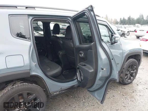 ✅ 2017 Jeep Renegade Altitude • VIN: ZACCJBBB4HPG12647 • Lot: 44165641. Wystawiony na IAAI z przebiegiem 68 808 mil. Bezpłatny archiwum sprzedaży aukcyjnych z USA i szczegółowy raport historii pojazdu na DreamBid. Zdjęcie 8.