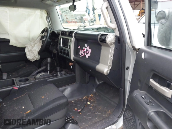 ✅ 2007 Toyota FJ Cruiser • VIN: JTEBU11F870033985 • Lot: 43831495. Wystawiony na IAAI z przebiegiem Nie podano. Bezpłatny archiwum sprzedaży aukcyjnych z USA i szczegółowy raport historii pojazdu na DreamBid. Zdjęcie 5.