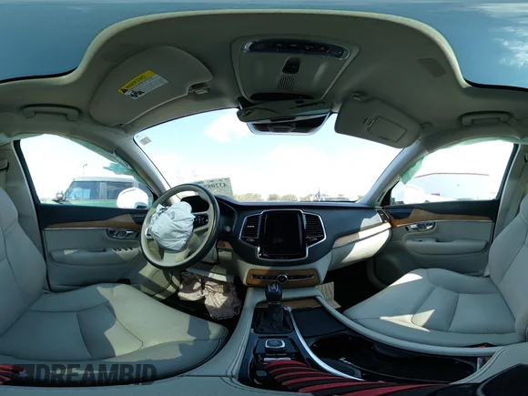 ✅ 2021 Volvo XC90 Momentum • VIN: YV4A221K0M1678903 • Lot: 43208580. Wystawiony na IAAI z przebiegiem 77 593 mil. Bezpłatny archiwum sprzedaży aukcyjnych z USA i szczegółowy raport historii pojazdu na DreamBid. Zdjęcie 19.