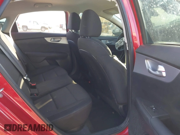 ✅ 2024 Kia Forte LXS • VIN: 3KPF24AD9RE745119 • Lot: 44387326. Wystawiony na IAAI z przebiegiem Nie podano. Bezpłatny archiwum sprzedaży aukcyjnych z USA i szczegółowy raport historii pojazdu na DreamBid. Zdjęcie 8.