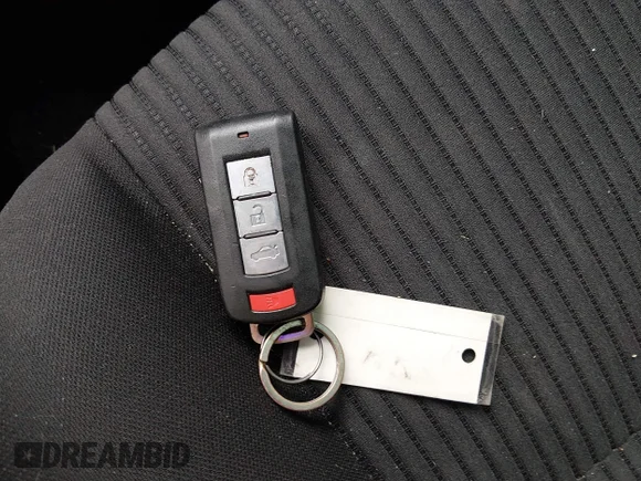 ✅ 2013 Mitsubishi Lancer GT • VIN: JA32U8FW2DU005463 • Lot: 45024848. Wystawiony na IAAI z przebiegiem 136 470 mil. Bezpłatny archiwum sprzedaży aukcyjnych z USA i szczegółowy raport historii pojazdu na DreamBid. Zdjęcie 11.