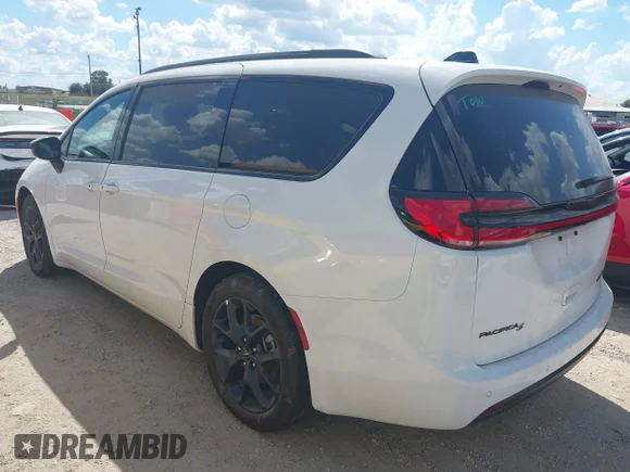 ✅ 2025 Chrysler Pacifica Limited • VIN: 2C4RC1GGXSR535191 • Lot: 43368395. Listed on IAAI with 24,177 mi. Free auction sales archive from the USA and detailed vehicle history report at DreamBid. Image 3.