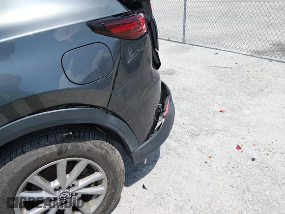 ✅ 2022 Mazda CX-5 S Preferred • VIN: JM3KFBCM2N0558626 • Lot: 45428156. Wystawiony na IAAI z przebiegiem 43 463 mil. Bezpłatny archiwum sprzedaży aukcyjnych z USA i szczegółowy raport historii pojazdu na DreamBid. Zdjęcie 6.