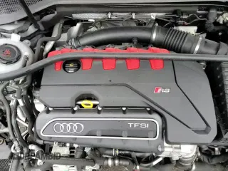 ✅ 2018 Audi RS 3 • VIN: WUABWGFF5J1906073 • Лот: 52125575. Опубликован ранее на Copart с пробегом 24 854 миль. Бесплатный доступ к архиву аукционных продаж из США и подробный отчёт об истории автомобиля на DreamBid. Изображение 14.