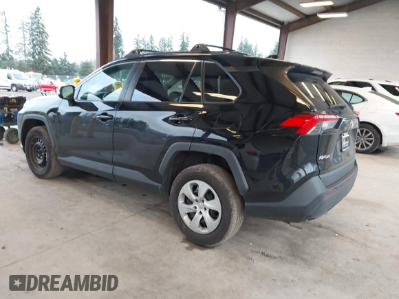 ✅ 2021 Toyota RAV4 LE • VIN: 2T3G1RFV7MC169423 • Lot: 44135647. Wystawiony na IAAI z przebiegiem 95 117 mil. Bezpłatny archiwum sprzedaży aukcyjnych z USA i szczegółowy raport historii pojazdu na DreamBid. Zdjęcie 3.