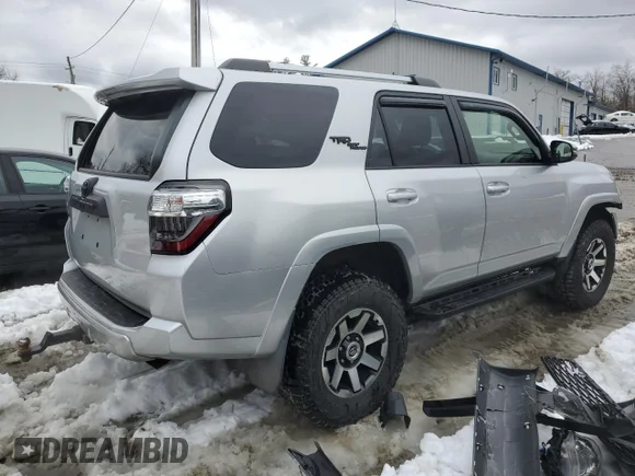 ✅ 2018 Toyota 4Runner SR5 • VIN: JTEBU5JR4J5504350 • Lot: 49132264. Wystawiony na Copart z przebiegiem 86 249 mil. Bezpłatny archiwum sprzedaży aukcyjnych z USA i szczegółowy raport historii pojazdu na DreamBid. Zdjęcie 3.