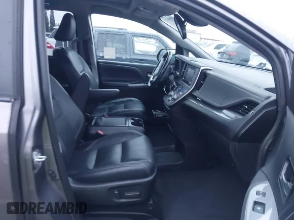 ✅ 2020 Toyota Sienna SE • VIN: 5TDXZ3DC3LS048216 • Лот: 44064611. Опубліковано раніше на IAAI з пробігом 59 962 миль. Безкоштовний доступ до архіву аукціонних продажів зі США та докладний звіт про історію автомобіля на DreamBid. Зображення 5.