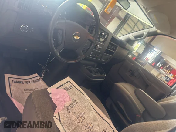 ✅ 2021 Chevrolet Express Cargo • VIN: 1GCWGAFP0M1200540 • Лот: 43389420. Опубліковано раніше на IAAI з пробігом 77 262 миль. Безкоштовний доступ до архіву аукціонних продажів зі США та докладний звіт про історію автомобіля на DreamBid. Зображення 1.